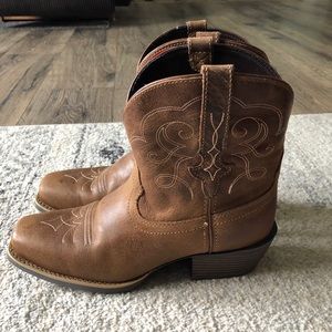 Justin Boots ankle cowboy boots